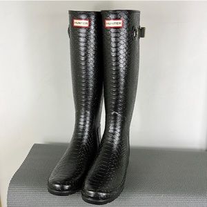 NEW Hunter black snake print embossed waterproof tall classic rain boots size 9